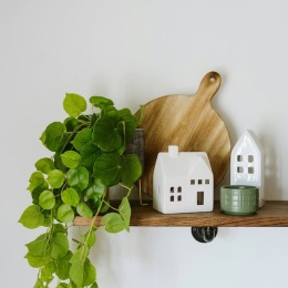a hanging shelf with decor