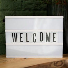 a sign that says welcome